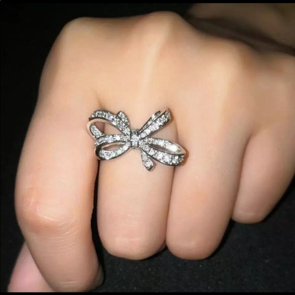 Sparkling Big Bow Knot white zircon Ring - Picture 3 of 7